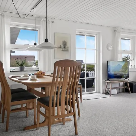Holiday home Pet Friendly In With Kitchen