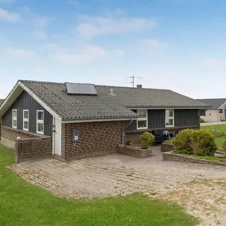 Pet Friendly In With Kitchen