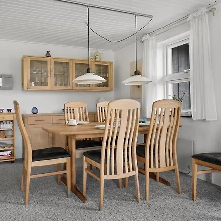 Pet Friendly In With Kitchen Holiday home