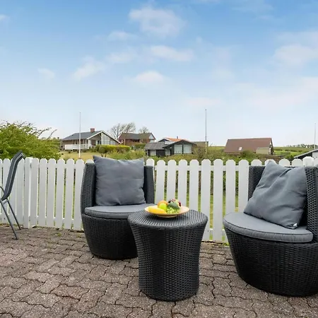 Pet Friendly In With Kitchen Holiday home *