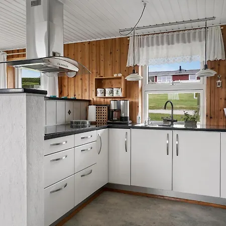 Holiday home Pet Friendly In With Kitchen